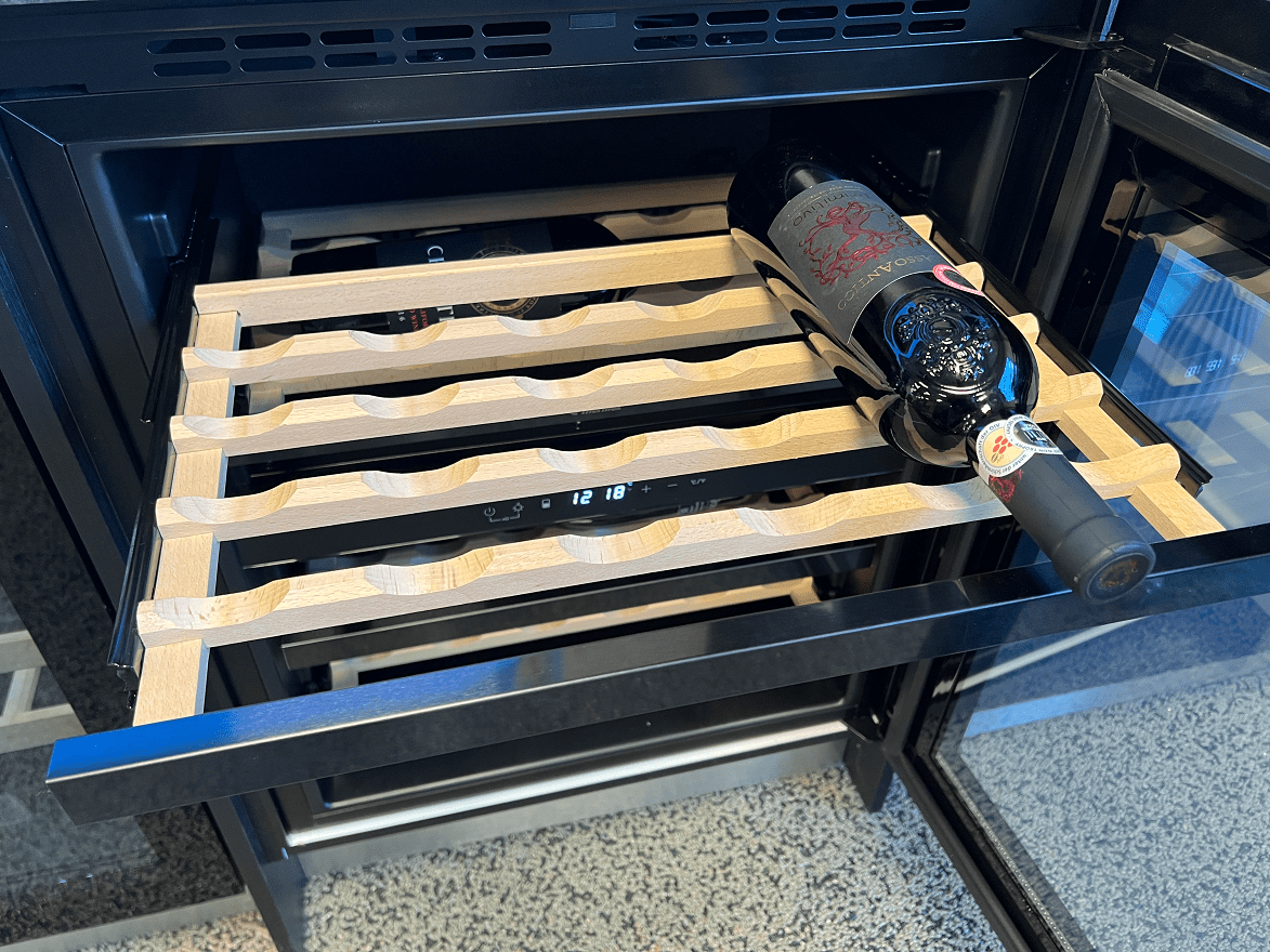 Winemex 30 labelview træhylde