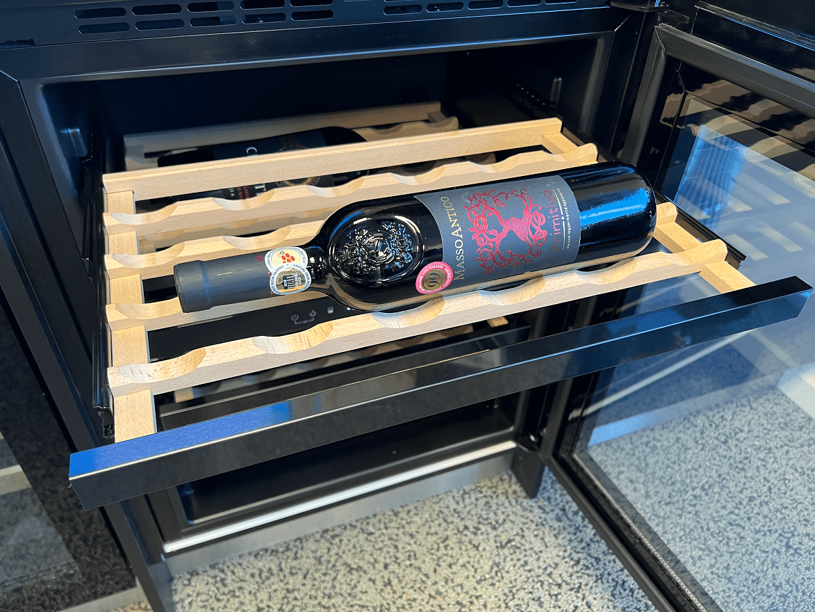 Winemex 30 labelview træhylde